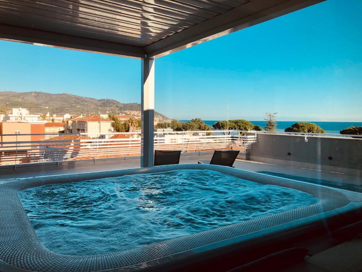 Corallo Wellness Hotel Диано Марина Екстериор снимка