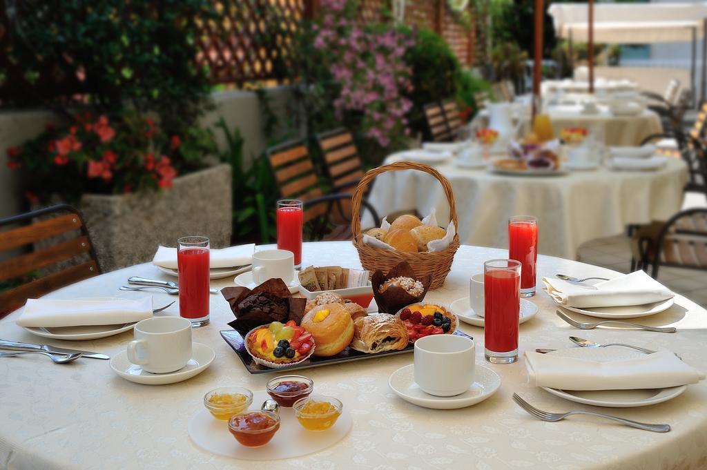 Corallo Wellness Hotel Диано Марина Екстериор снимка