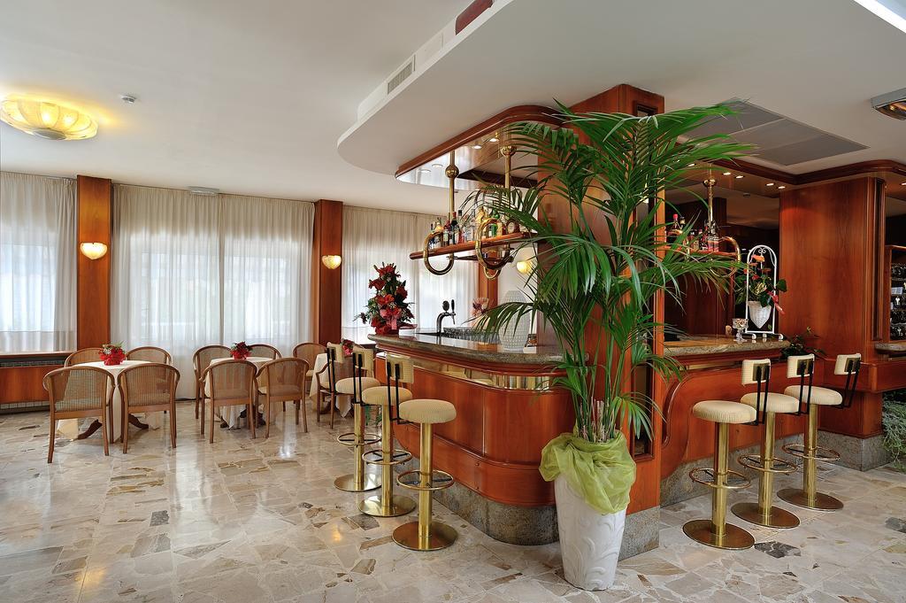 Corallo Wellness Hotel Диано Марина Екстериор снимка