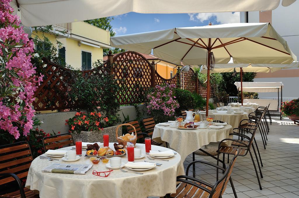 Corallo Wellness Hotel Диано Марина Екстериор снимка