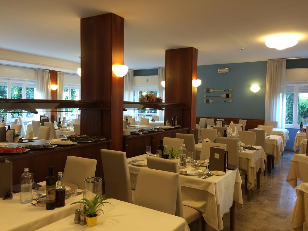 Corallo Wellness Hotel Диано Марина Екстериор снимка