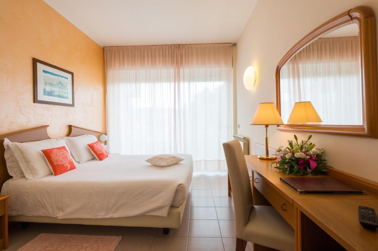 Corallo Wellness Hotel Диано Марина Екстериор снимка