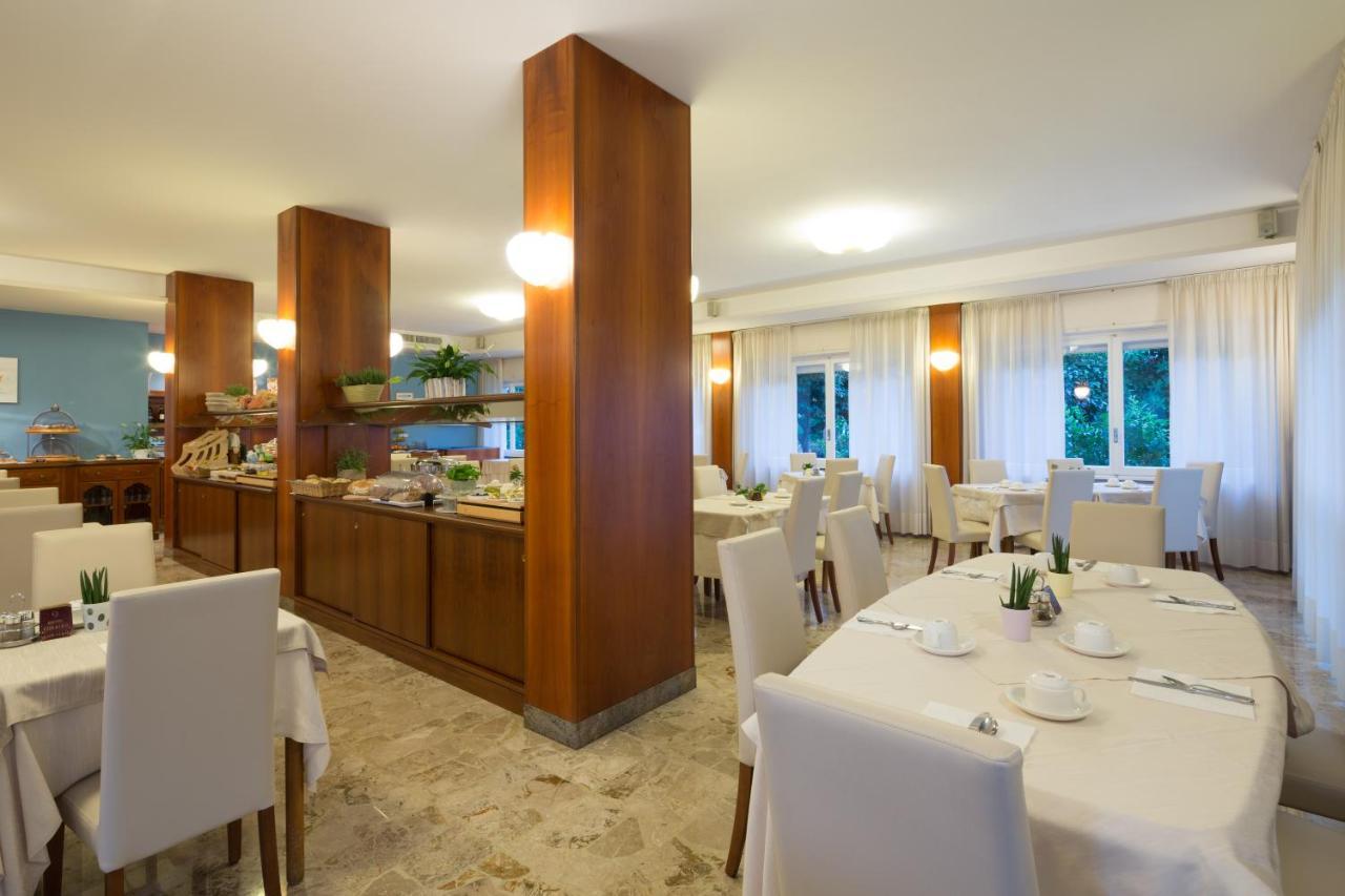 Corallo Wellness Hotel Диано Марина Екстериор снимка